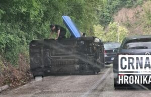 Kadeti Policijske akademije spašavali djevojke iz prevrnutog automobila kod Prozora
