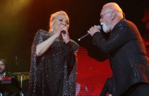 Dino Merlin gostovao na koncertu Vesne Zmijanac: 'Pružila mi je ruku kada mi je bila potrebna'