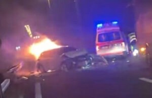 Tri auta gorjela u Sarajevu: Vatra zahvatila Toyotu, Mercedes i Škodu