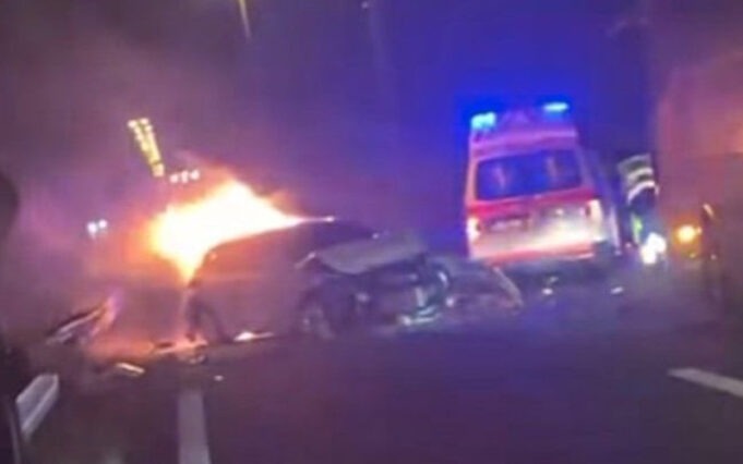 Tri auta gorjela u Sarajevu: Vatra zahvatila Toyotu, Mercedes i Škodu